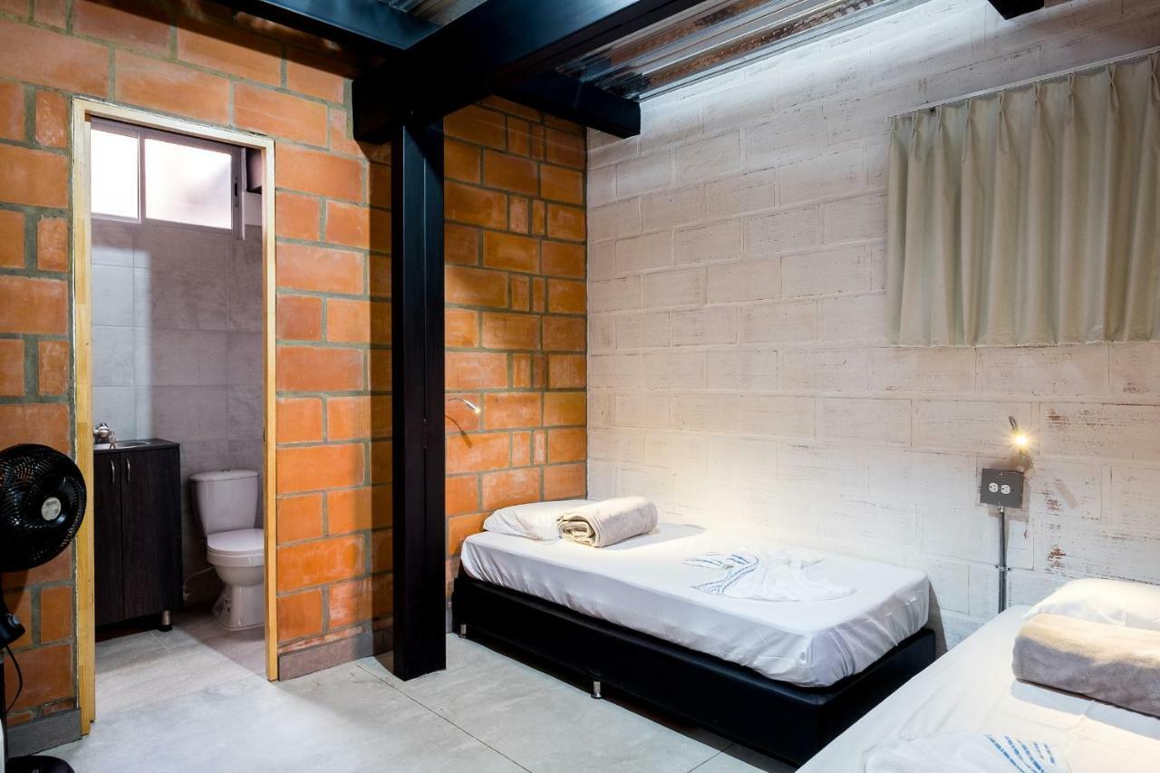 Medellin Backpacker Hostel Exterior photo